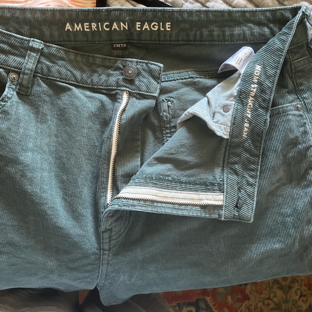 American Eagle ‘Mom Straight Jean’ Green Corduroy Pants